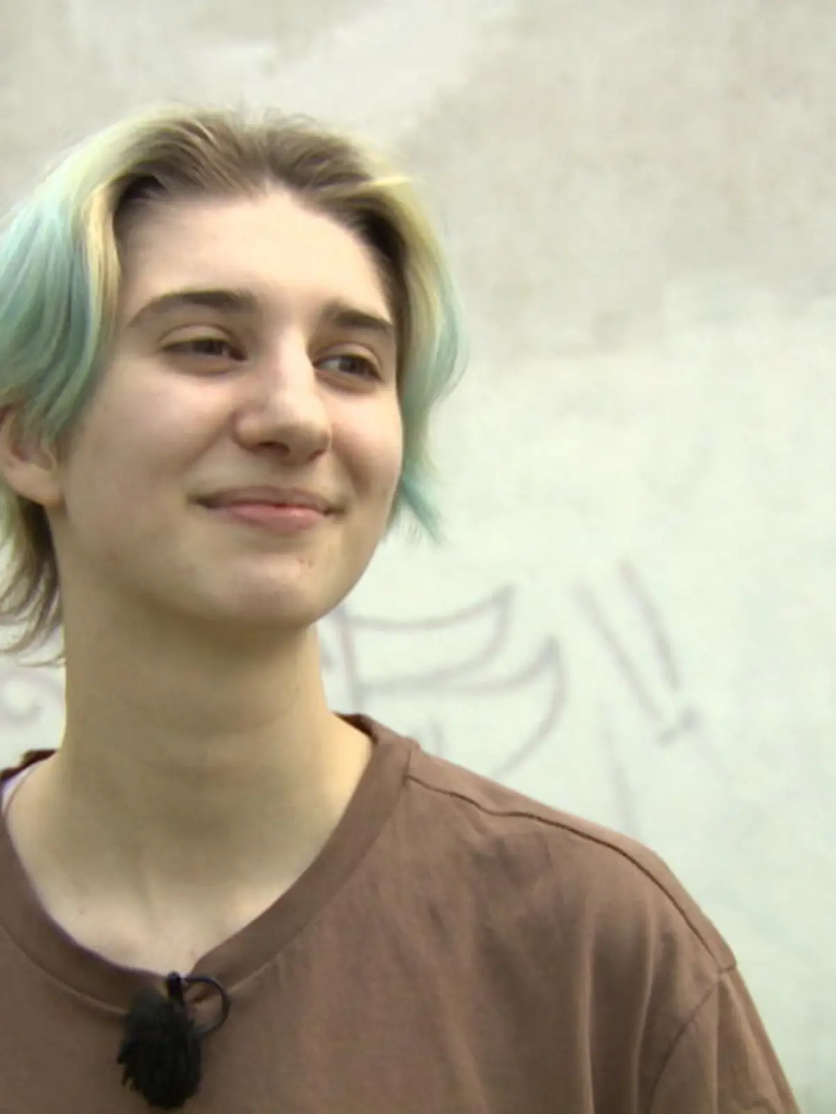 SOS Kinderdörfer fordern in einer aktuellen Petition mehr Therapieplätze für Jugendliche. Wie wichtig das ist und wie Lena (21) trotz Angststörungen ihr Leben zurückgewonnen hat, sehen Sie oben im Video