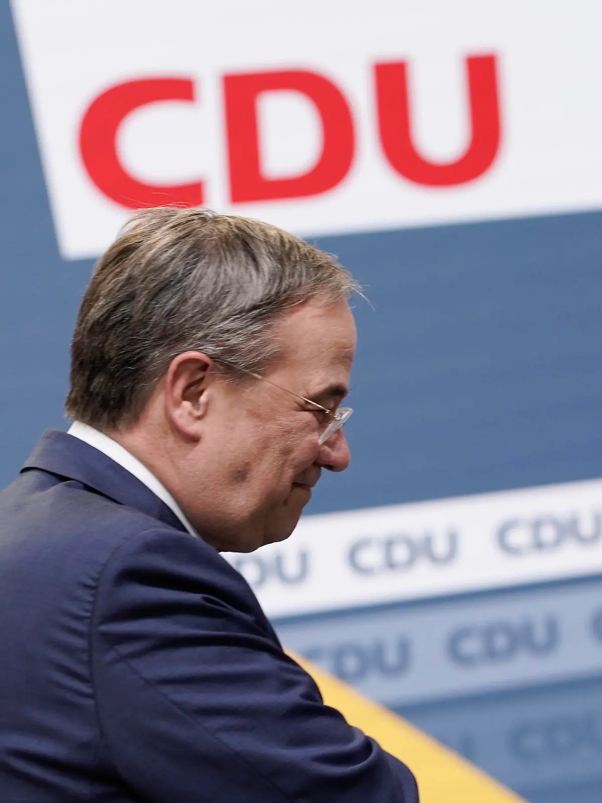  Pressestatement von Armin Laschet im Konrad-Adenauer-Haus zur aktuellen Situation Aktuell, 07.10.2021, Berlin, Armin Laschet Ministerpraesident von Nordrhein-Westfalen, CDU-Vorsitzender und Kanzlerkandidat der CDU bei der Bundestagswahl 2021 geht nach seinem Statement im Konrad-Adenauer-Haus der CDU Zentrale in Berlin zur aktuellen Situation Berlin Berlin Deutschland *** Press statement by Armin Laschet in the Konrad Adenauer House on the current situation Current, 07 10 2021, Berlin, Armin Laschet State Premier of North Rhine-Westphalia, CDU Chairman and candidate for Chancellor of the CDU in the 2021 federal election goes after his statement in the Konrad Adenauer House of the CDU headquarters in Berlin on the current situation Berlin Be