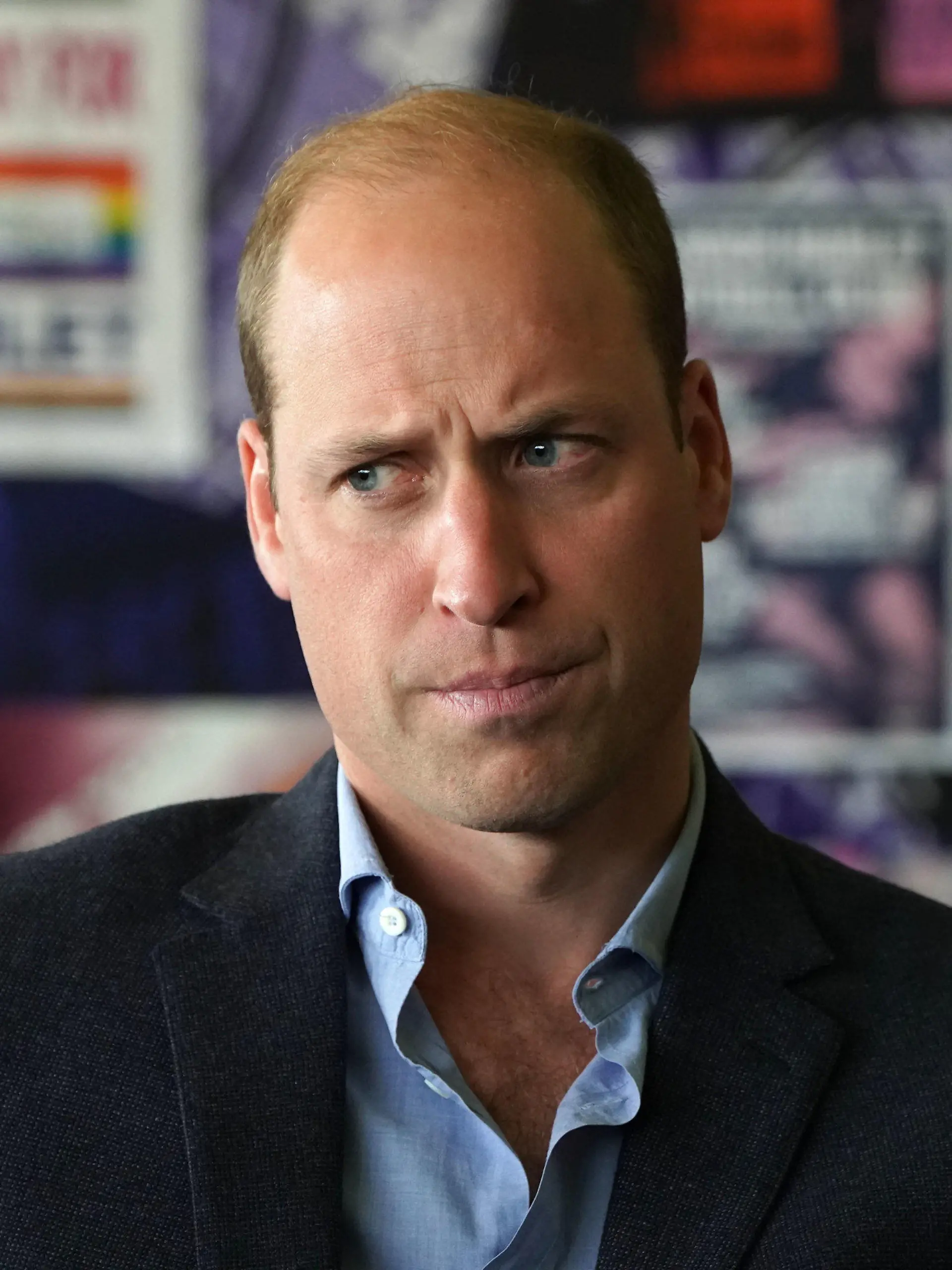 23.09.2021, Großbritannien, London: Prinz William, Herzog von Cambridge und Präsident der Football Association, besucht den Dulwich Hamlet FC im Champion Hill Stadion im Süden Londons. Prinz William traf mit Spielern, der Vereinsführung und Fußballfans verschiedener Vereine zusammen, um die unabhängige Fan-geleitete Überprüfung der Fußball-Governance zu diskutieren. Foto: Kirsty O'connor/PA Wire/dpa +++ dpa-Bildfunk +++
