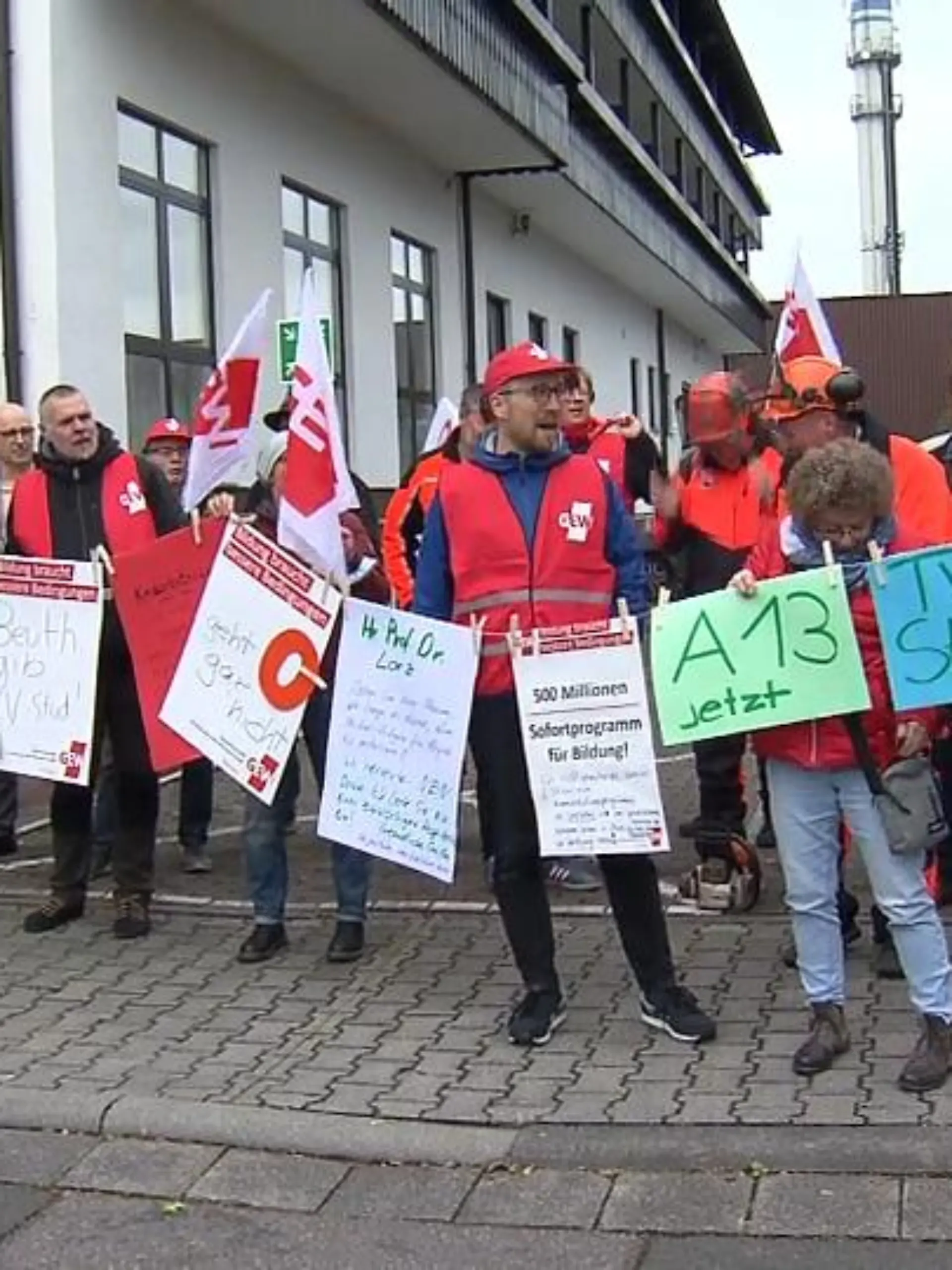 Bild zu: "Beamtenbund fordert mehr Geld"