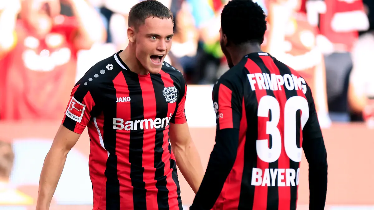  WIRTZ Florian Team Bayer 04 Leverkusen jubelt nach seinem Tor zum 1 : 0 Endstand mit FRIMPONG Jeremie 1.Fussball BL DFL Saison 2021 _ 2022 Spiel Bayer 04 Leverkusen - Mainz 1 : 0 am 25. 09. 2021 in Leverkusen DFL REGULATIONS PROHIBIT ANY USE OF PHOTOGRAPHS as IMAGE SEQUENCES and/or QUASI-VIDEO *** WIRTZ Florian Team Bayer 04 Leverkusen cheers after his goal to 1 0 final score with FRIMPONG Jeremie 1 Football BL DFL Season 2021 2022 Match Bayer 04 Leverkusen Mainz 1 0 on 25 09 2021 in Leverkusen DFL REGULATIONS PROHIBIT ANY USE OF PHOTOGRAPHS as IMAGE SEQUENCES and or QUASI VIDEO