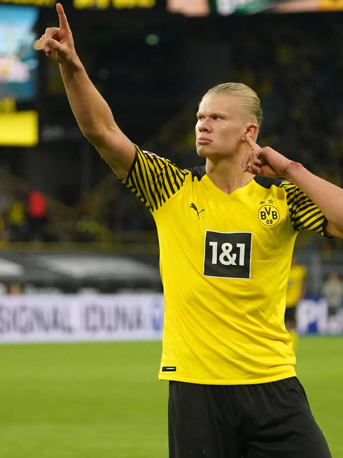  19.09.2021, Fussball, Bundesliga, Saison 2021/2022, 1. Bundesliga, Borussia Dortmund- 1.FC Union Berlin , Dortmund , Erling Haaland BVB jubelt Aktion, Einzelbild *** 19 09 2021, football, Bundesliga, season 2021 2022, 1 Bundesliga, Borussia Dortmund 1 FC Union Berlin , Dortmund , Erling Haaland BVB cheers action, single picture