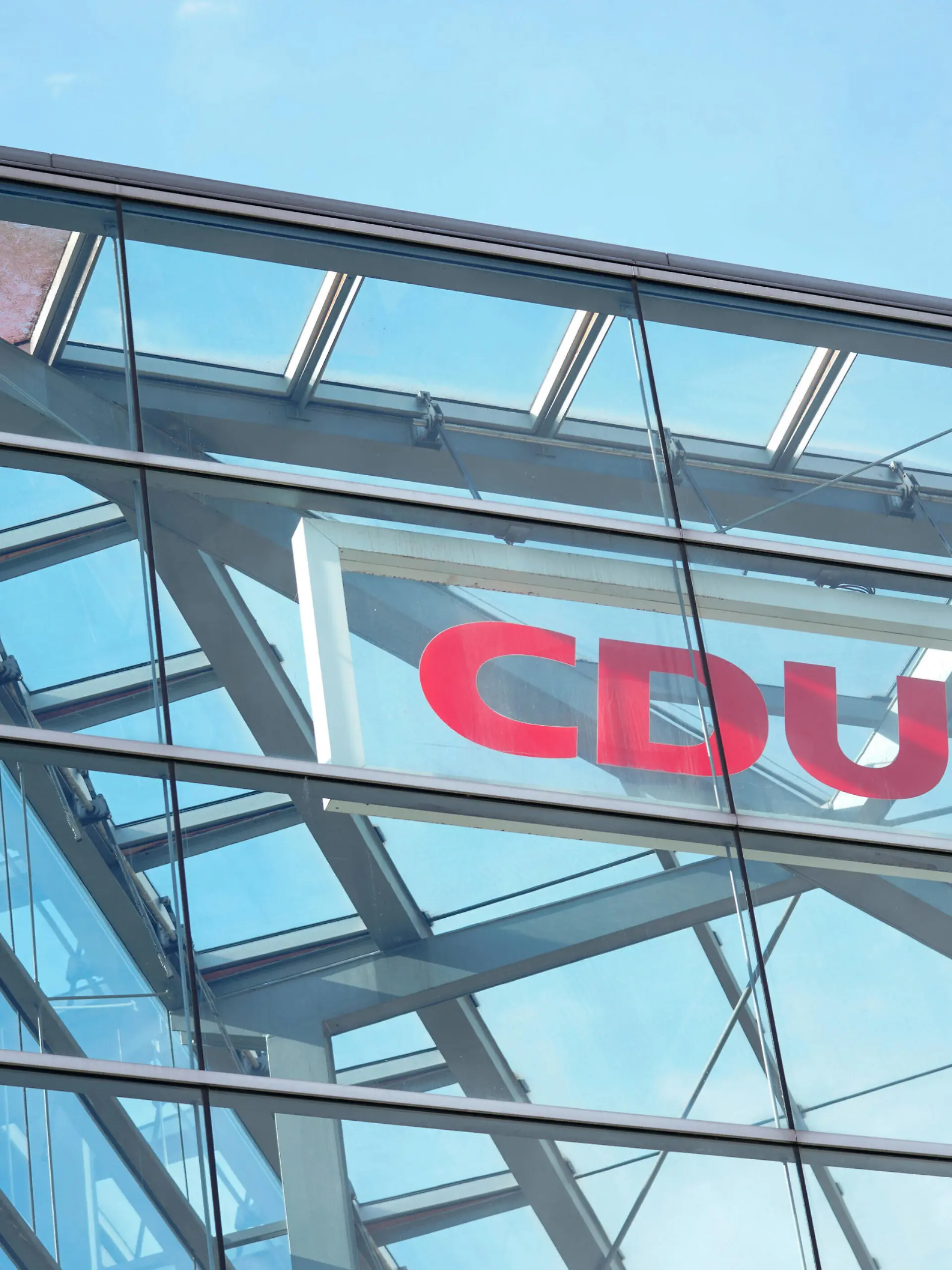  Berlin, Deutschland 30. September 2021: Statement der CDU - 30.09.2021 - Symbolbild CDU Zentrale Konrad-Adenauer-Haus Berlin *** Berlin, Germany 30 September 2021 Statement of the CDU 30 09 2021 Symbolic image CDU headquarters Konrad Adenauer Haus Berlin Copyright: xFotostandx/xReuhlx