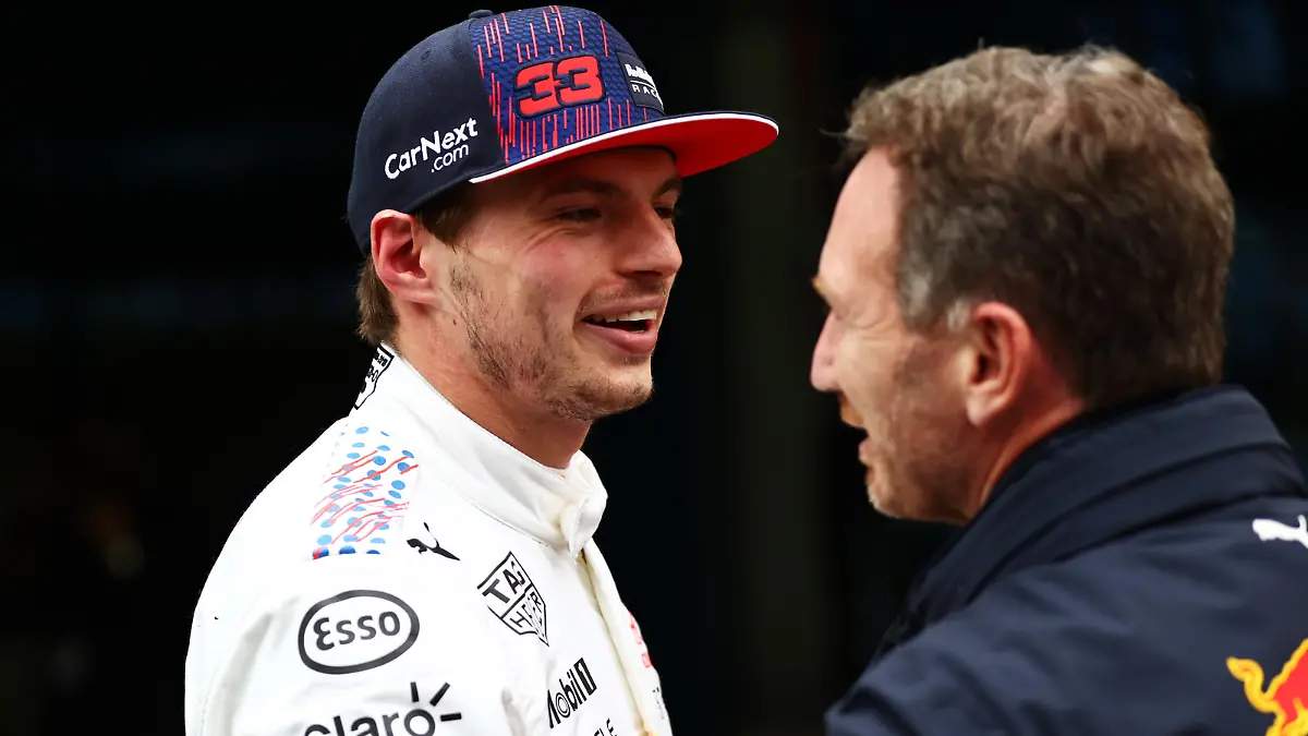 ISTANBUL, TURKEY - OCTOBER 10: Second placed Max Verstappen of Netherlands and Red Bull Racing and Red Bull Racing Team Principal Christian Horner celebrate in parc ferme during the F1 Grand Prix of Turkey at Intercity Istanbul Park on October 10, 2021 in Istanbul, Turkey. (Photo by Mark Thompson/Getty Images)