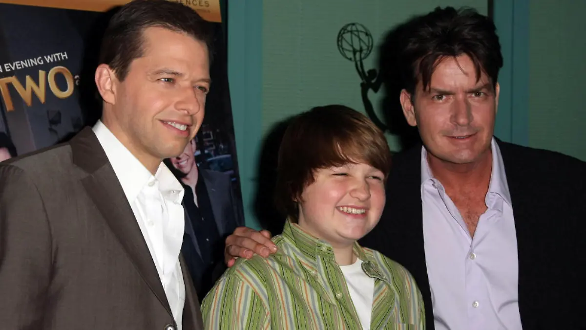 Angus T. Jones hat sich ganz schön verändert Kennen Sie den noch?
