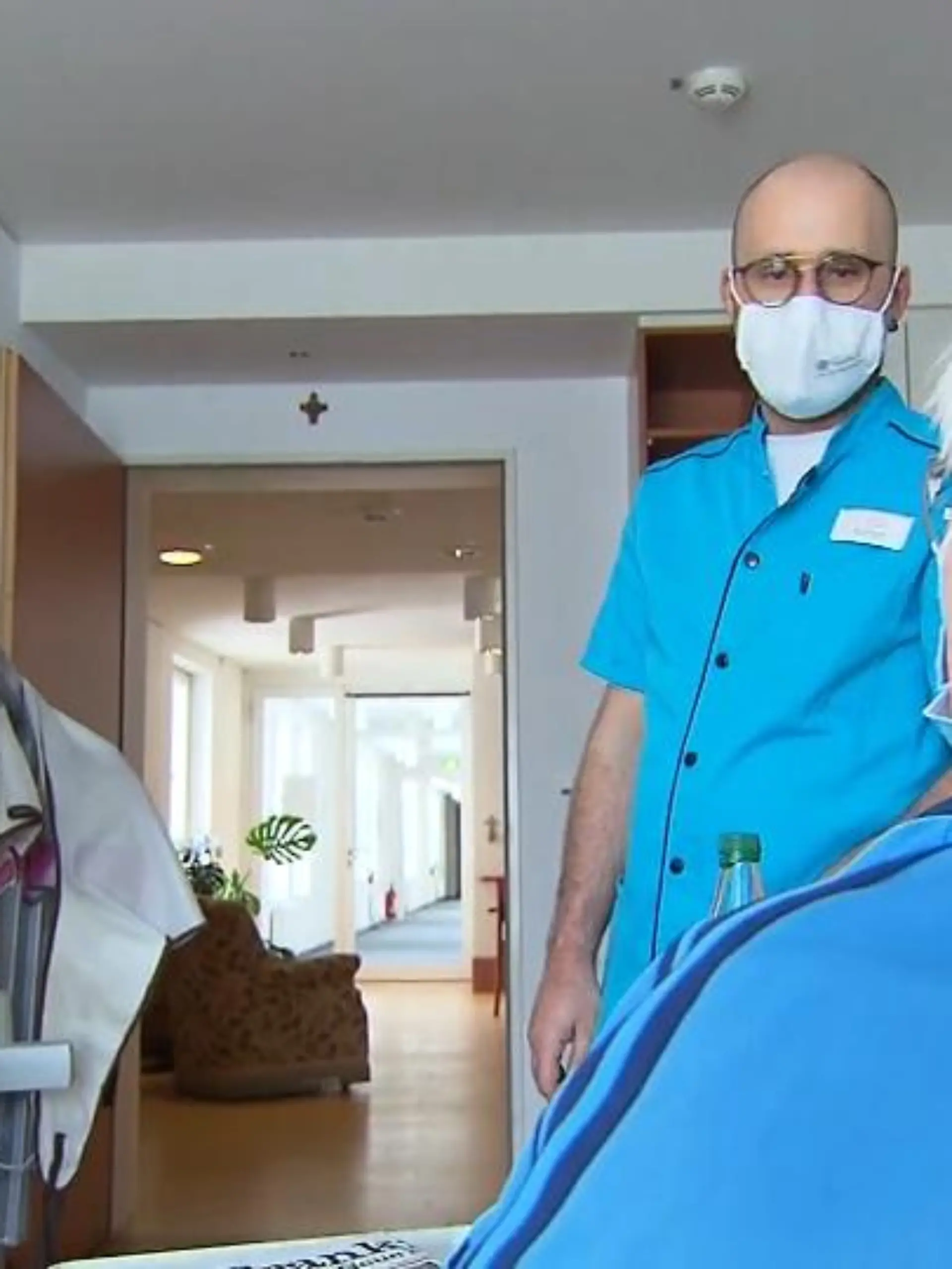 In einigen Kliniken in Hessen schmeißen die Pflegekräfte reihenweise hin und appellieren in Brandbriefen an die Politik.