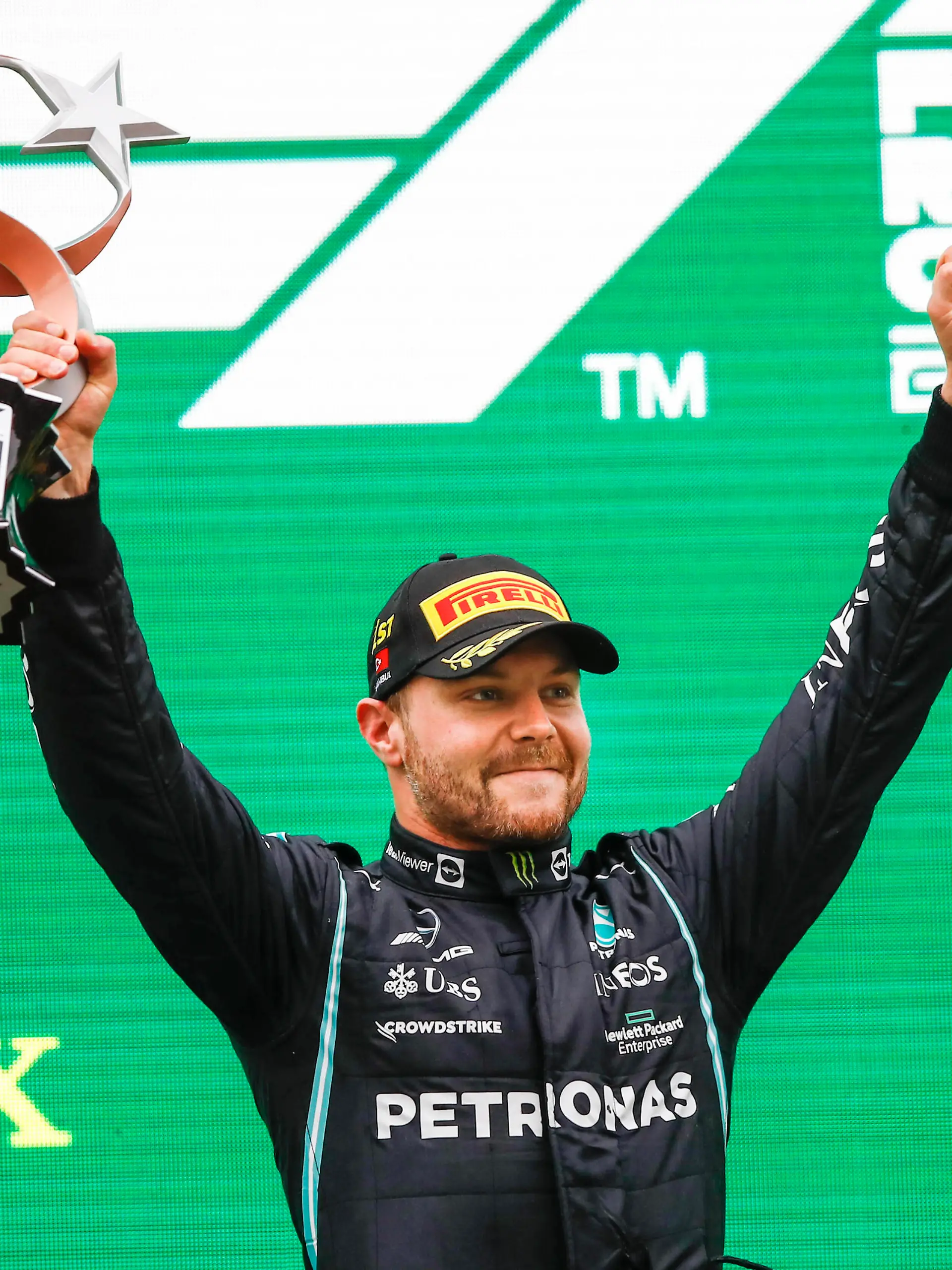  BOTTAS Valtteri fin, Mercedes AMG F1 GP W12 E Performance, portrait celebrating his victory at the podium during the Formula 1 Rolex Turkish Grand Prix 2021, 16th round of the 2021 FIA Formula One World Championship, WM, Weltmeisterschaft from October 8 to 10, 2021 on the Istanbul Park, in Tuzla, Turkey - F1 - TURKISH GRAND PRIX 2021 - RACE DPPI/Panoramic PUBLICATIONxNOTxINxFRAxITAxBEL 00121034__B2_0577