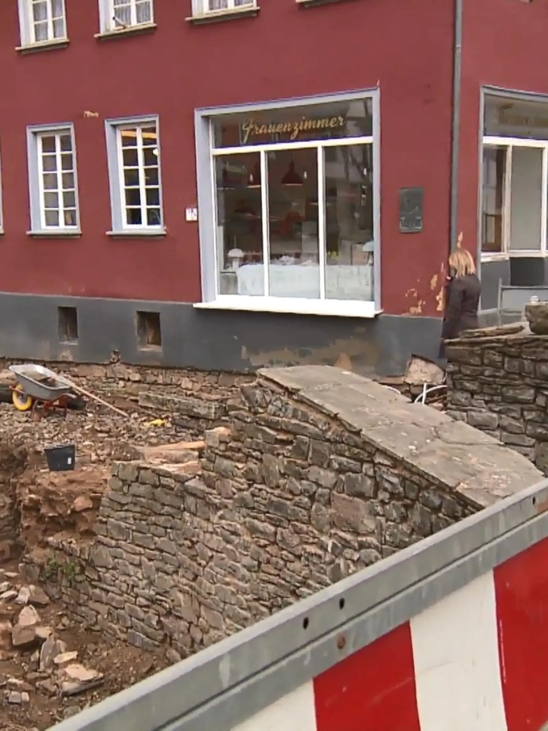 Bild zu: "Wiederaufbau nach Flut in NRW"