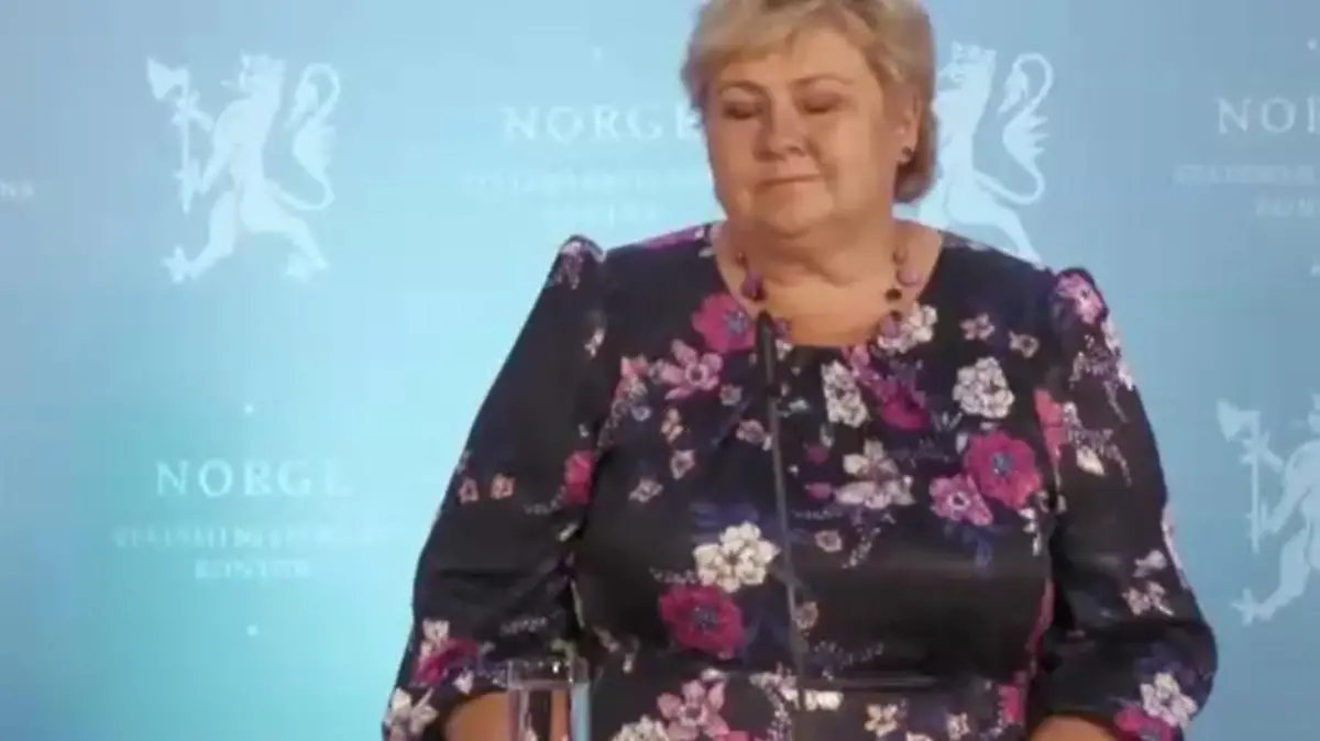 Nach dem Attentat in Kongsberg trat die norwegische Ministerpräsidentin Erna Solberg vor die Presse.