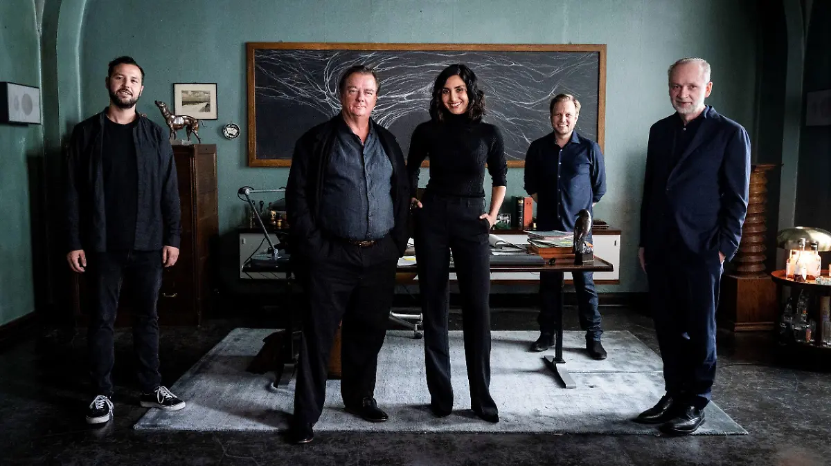 Drehstart für die Drama-Serie "Glauben": Daniel Prochaska (Regie), Hauptdarsteller Peter Kurth und Narges Rashidi, Jan Ehlert (Produzent) und Ferdinand von Schirach (Konzept & Buch) (v.l.)