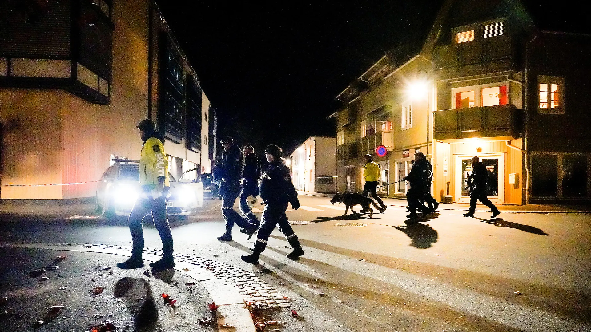 Police officers investigate after several people were killed and others were injured by a man using a bow and arrows to carry out attacks, in Kongsberg, Norway, October 13, 2021. Hakon Mosvold/NTB/via REUTERS ATTENTION EDITORS - THIS IMAGE WAS PROVIDED BY A THIRD PARTY. NORWAY OUT. NO COMMERCIAL OR EDITORIAL SALES IN NORWAY.