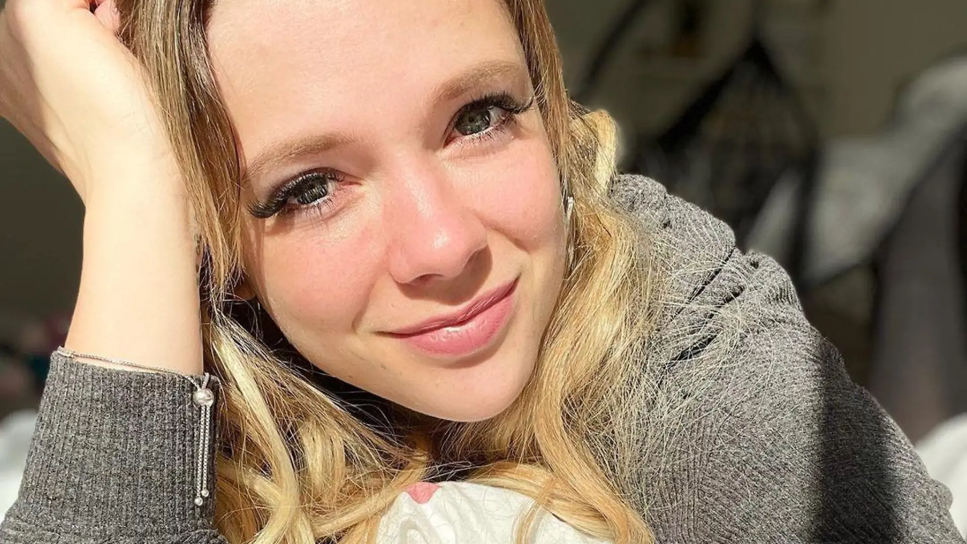 Anne Wünsche hat einen Mietvertrag für eine Wohnung auf Mallorca unterschrieben.