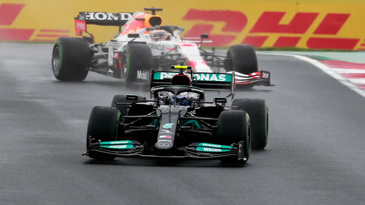 Mercedes driver Valtteri Bottas of Finland steers his car followed by Red Bull driver Max Verstappen of the Netherlands during the Turkish Formula One Grand Prix at the Intercity Istanbul Park circuit in Istanbul, Turkey, Sunday, Oct. 10, 2021. (AP Photo)