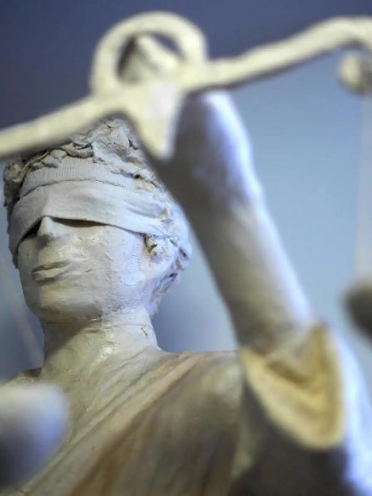 Die Statue Justizia