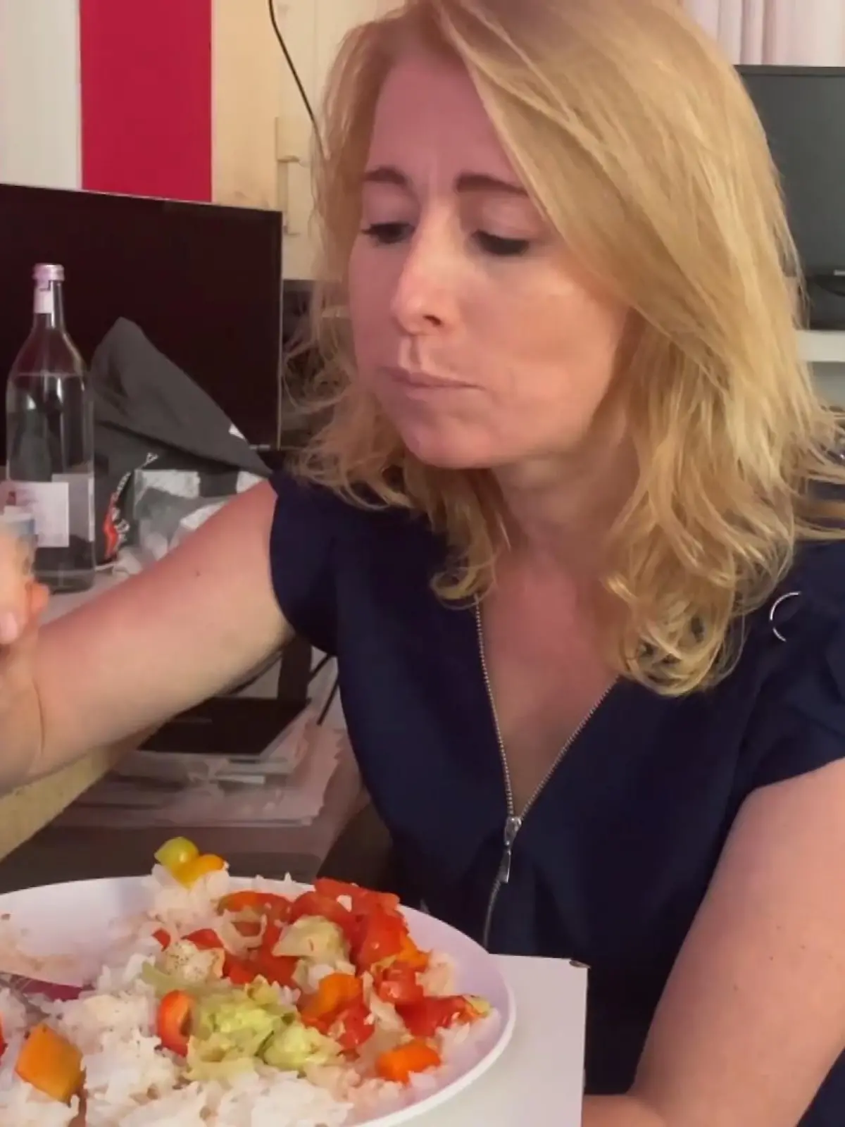 Wie gesund ist eine fettfreie Ernährung wirklich? RTL-Reporterin Anke Reichardt macht zwei Wochen lang das spannende Selbstexperiment - wie sehr kann man so abnehmen und was macht das mit unserem Körper?
