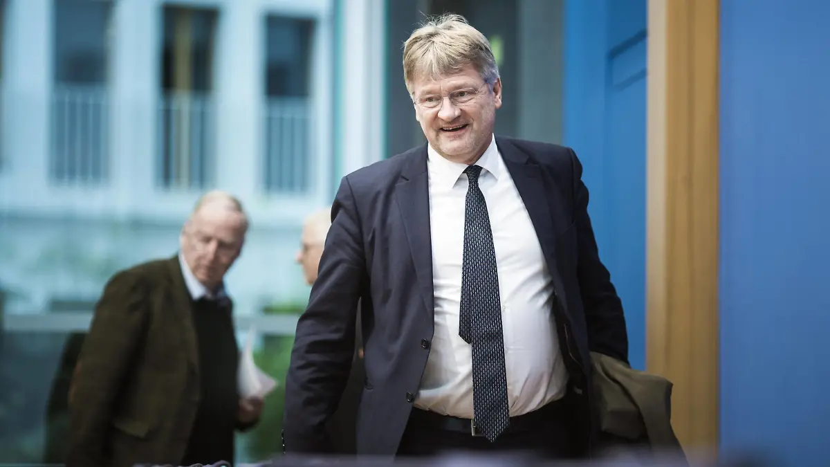 Joerg Meuthen (R), Bundesvorsitzende der AfD (Alternative fuer Deutschland), und Alexander Gauland (L), Vorsitzender der AfD-Bundestagsfraktion (Alternative fuer Deutschland), aufgenommen im Rahmen einer Pressekonferenz zu den Auswirkungen der Landtagswahl in Hessen auf die Bundespolitik. Berlin, 29.10.2018. Berlin Deutschland *** Joerg Meuthen R Chairman of the AfD Alternative for Germany and Alexander Gauland L Chairman of the AfD Alternative for Germany in a press conference on the effects of the state elections in Hesse on federal politics Berlin 29 10 2018 Berlin Germany PUBLICATIONxINxGERxSUIxAUTxONLY Copyright: xFlorianxGaertner/photothek.netx  