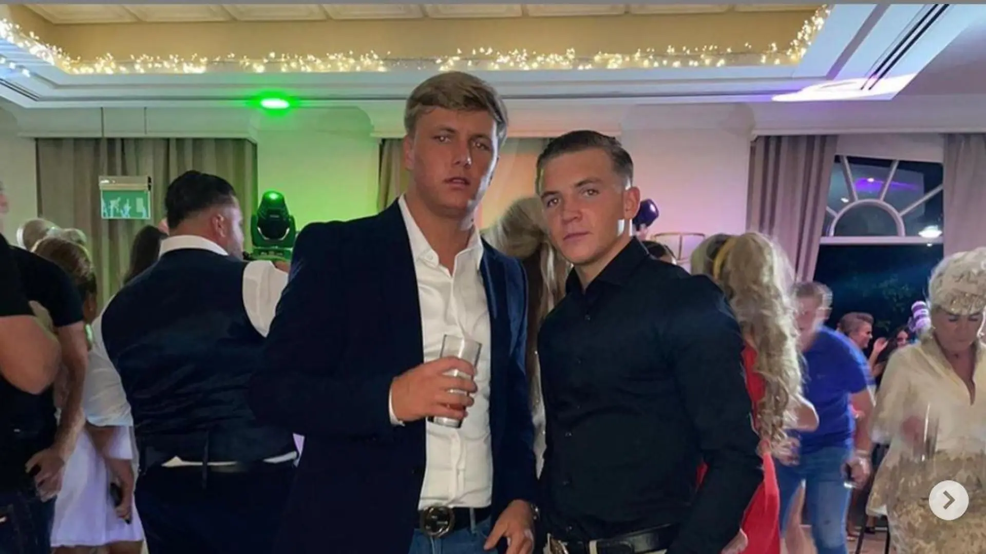 Profi-Boxer Dennis McCann postete dieses Bild, das ihn und Johnboy auf einer Party zeigt.