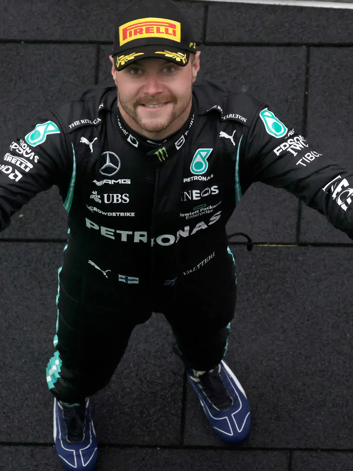 Sport Bilder des Tages Formula 1 2021: Turkish GP ISTANBUL PARK, TURKEY - OCTOBER 10: Valtteri Bottas, Mercedes, 1st position, with his trophy and Champagne during the Turkish GP at Istanbul Park on Sunday October 10, 2021, Turkey. Photo by Glenn Dunbar / LAT Images Images PUBLICATIONxINxGERxSUIxAUTxHUNxONLY GP2116_125425_J5A0761