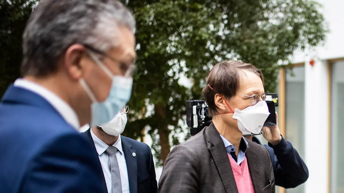 (L-R) Lothar Wieler, Praesident des Robert Koch-Instituts (RKI), Karl Lauterbach, SPD, und Jens Spahn, Bundesminister fuer Gesundheit, aufgenommen im Rahmen der Pressekonferenz zur 'Corona-Lage im Lockdown' in Berlin, 29.01.2021. Copyright: Florian Gaertner/picture alliance/photothek