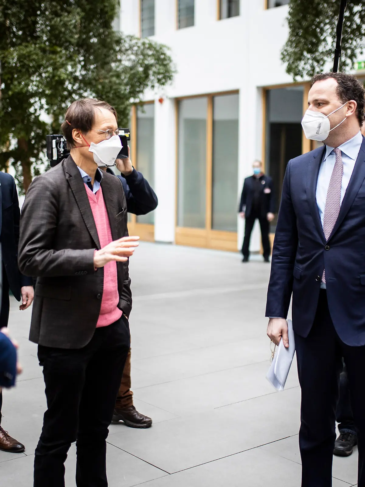 (L-R) Lothar Wieler, Praesident des Robert Koch-Instituts (RKI), Karl Lauterbach, SPD, und Jens Spahn, Bundesminister fuer Gesundheit, aufgenommen im Rahmen der Pressekonferenz zur 'Corona-Lage im Lockdown' in Berlin, 29.01.2021. Copyright: Florian Gaertner/picture alliance/photothek