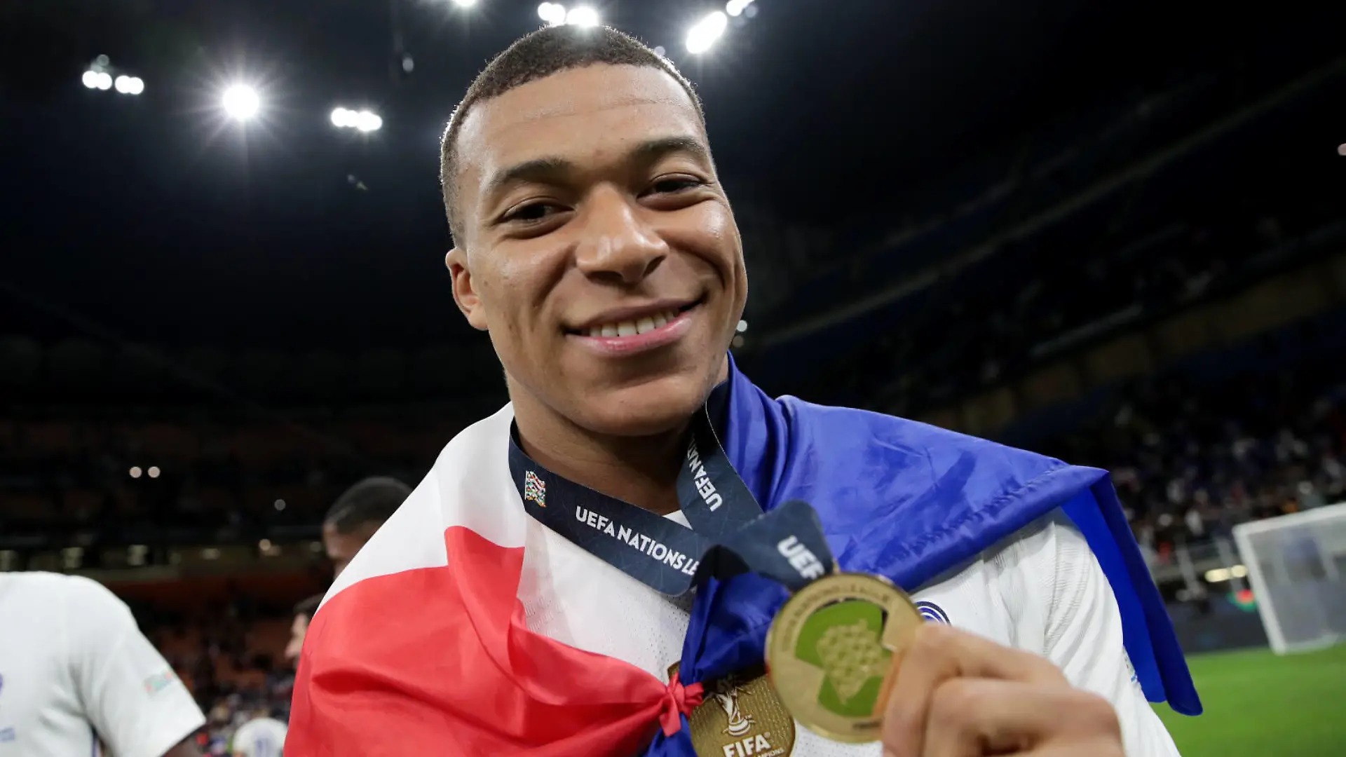  MILAN, ITALY - OCTOBER 10: Kylian Mbappe of France celebrates with their winners medal following the UEFA Nations League 2021 Final match between Spain and France at San Siro Stadium on October 10, 2021 in Milan, Italy. Photo by Emilio Andreoli - UEFA/UEFA via Getty Images/Insidefoto/Insidefoto insidefoto