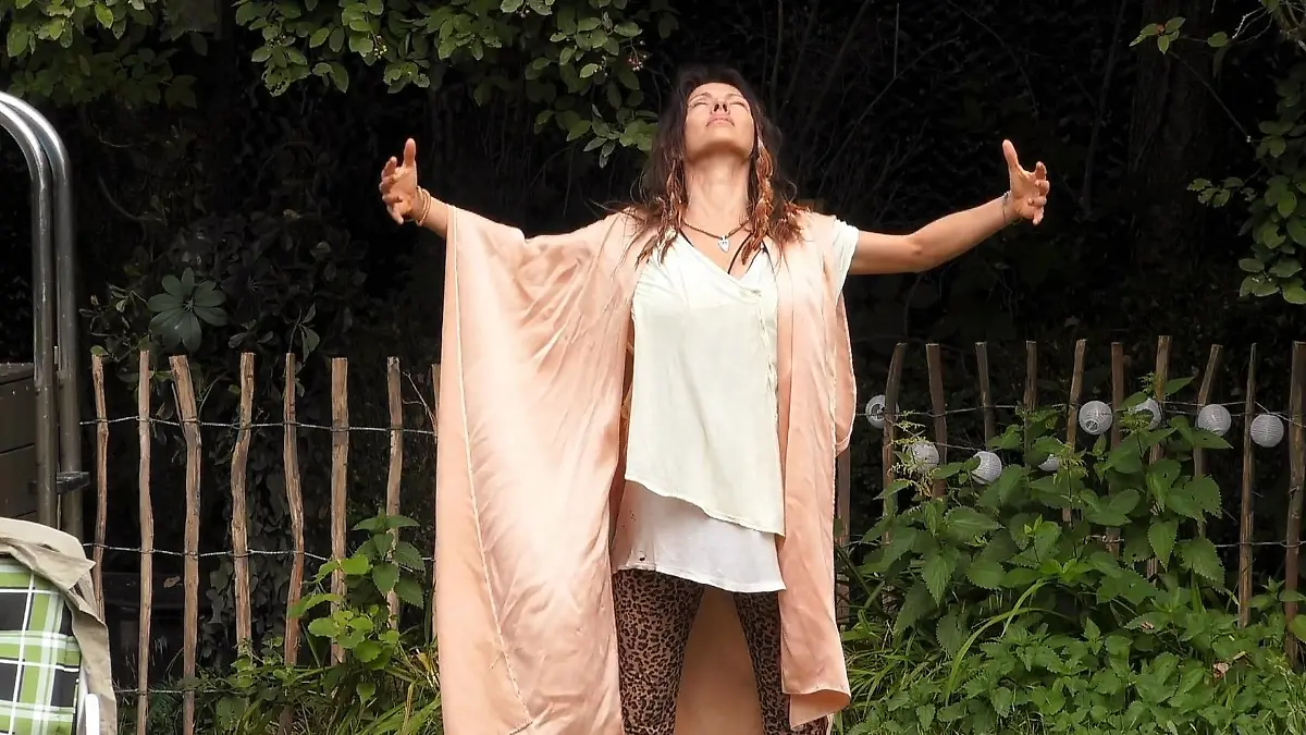 Yoga-Janas spirituelle Art geht (fast) allen auf die Nerven Sommerhaus in Läster-Stimmung