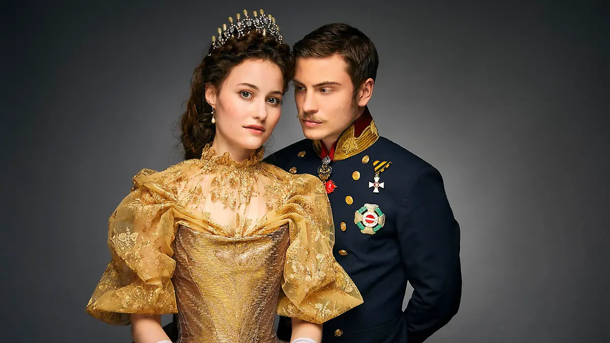 Sisi (Dominique Devenport) und Franz (Jannik Schümann)