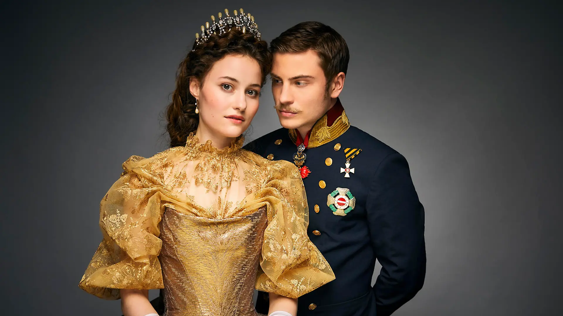 Sisi (Dominique Devenport) und Franz (Jannik Schümann)
