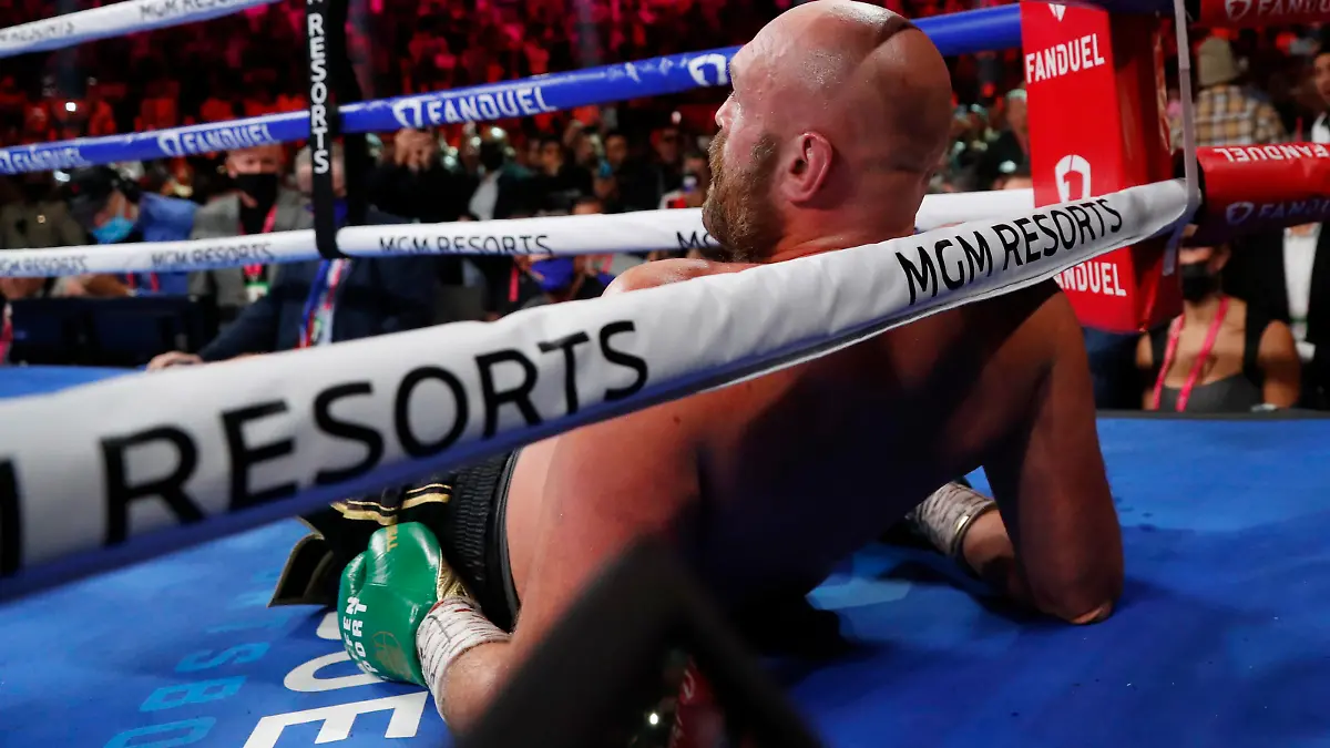 Boxing - Tyson Fury v Deontay Wilder - WBC Heavyweight Title - T-Mobile Arena, Las Vegas, Nevada, U.S. - October 9, 2021 Tyson Fury reacts after being knocked down by Deontay Wilder REUTERS/Steve Marcus