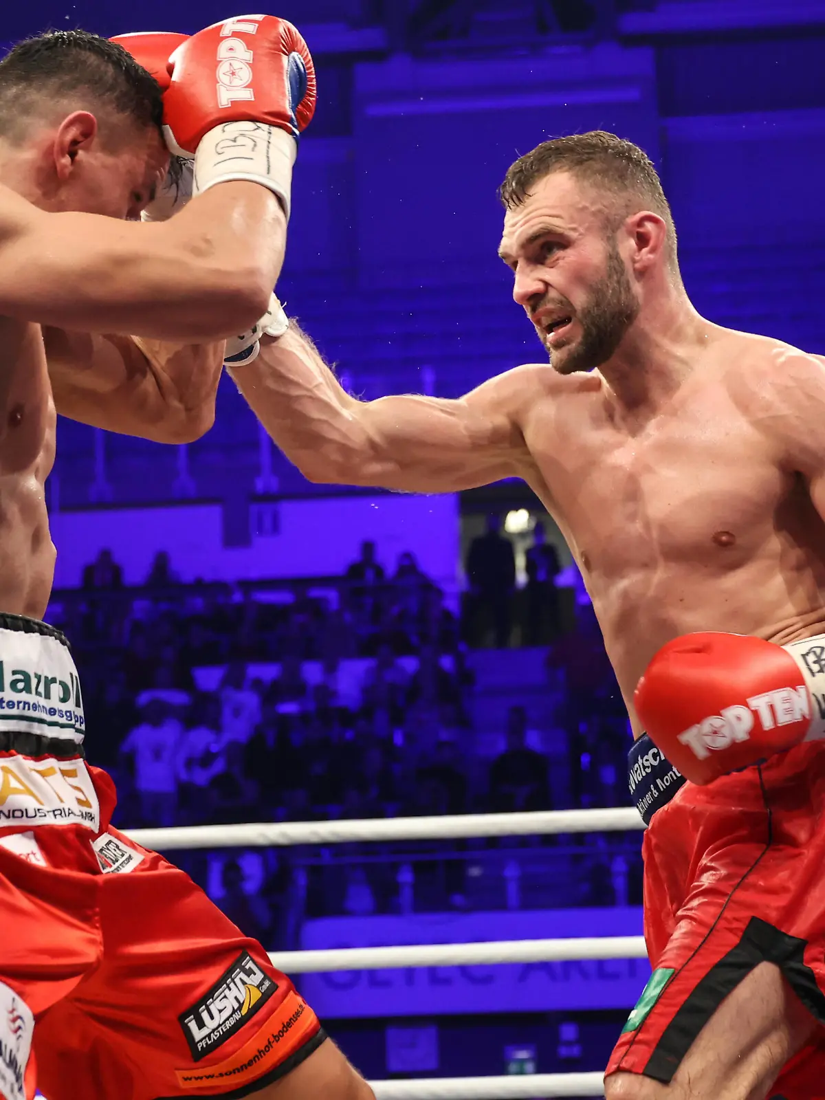  Boxen: SES-Boxgala, Magdeburg, 19.07.2021 IBO-Weltmeisterschaft: Robin Krasniqi GER - Dominic Bösel GER Magdeburg Germany *** Boxing SES Boxgala, Magdeburg, 19 07 2021 IBO World Championship Robin Krasniqi GER Dominic Bösel GER Magdeburg Germany