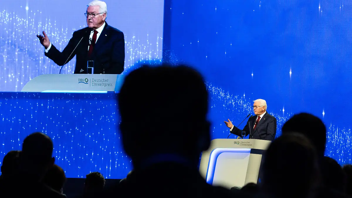 10.10.2021, Hessen, Darmstadt: Bundespräsident Frank-Walter Steinmeier spricht bei der Verleihung des Deutschen Umweltpreises der Deutschen Bundesstiftung Umwelt (DBU). Foto: Hannes P. Albert/dpa +++ dpa-Bildfunk +++