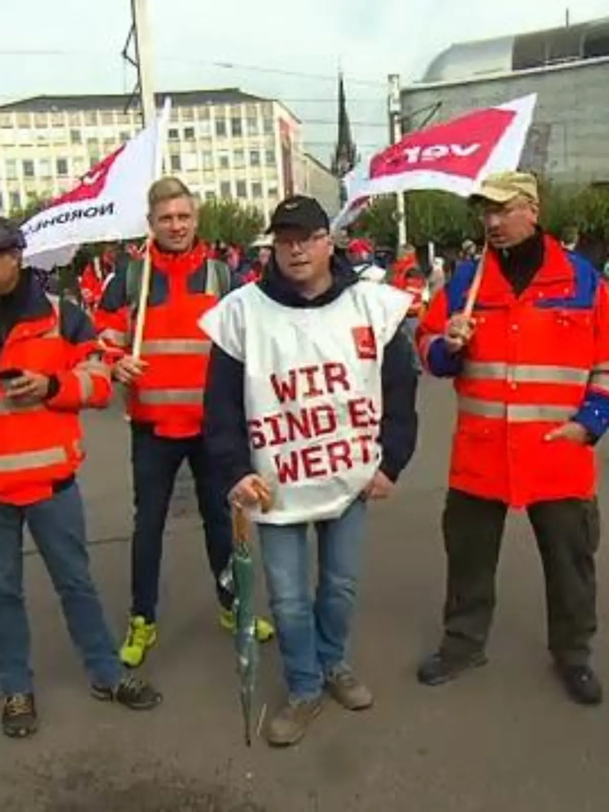 Die größten Proteste sind in Wiesbaden, Kassel, Gießen und Darmstadt. Die Beschäftigten wollen unter anderem mehr Lohn und klarere Regeln für das Home-Office.