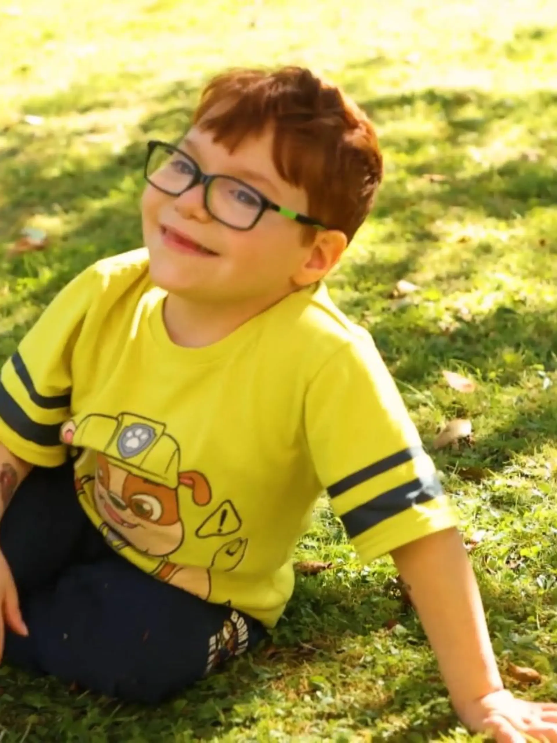 Gerrit (8) ist ein Schulkind. Damit gerechnet hat wohl niemand, als wir den kleinen Kerl vor 4 Jahren das erste Mal kennengelernt haben. Der Junge kam mit dem seltenen Gendefekt MOPD 1 zur Welt. Meistens sterben Kinder innerhalb der ersten beiden Lebensjahre an Infektionen.