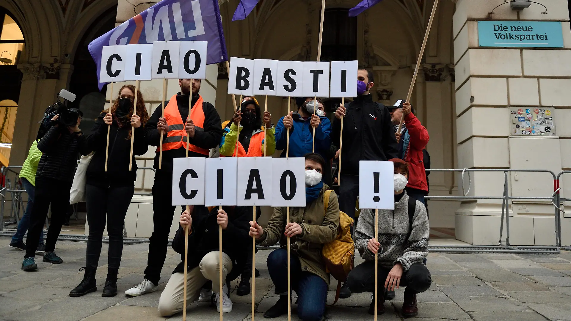 Anti Sebastian Kurz Demonstration vor der ÖVP Zentrale in Wien
