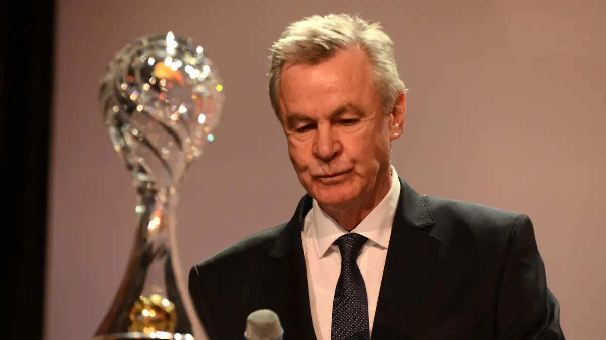 09.03.2016 Frankfurt am Main, Palais Frankfurt, DFB Abschlussveranstaltung des Fußball-Lehrer-Lehrgangs 2015/2016 und und Verleihung des Trainerpreises des deutschen Fußballs 2015 ausgezeichnet für sein Lebenswerk Ottmar Hitzfeld

09 03 2016 Frankfurt at Main Palais Frankfurt DFB Final event the Football Teacher Course 2015 2016 and and award Ceremony the  the German Football 2015 excellent for be Life\u0026#39;s work Ottmar Hitzfeld