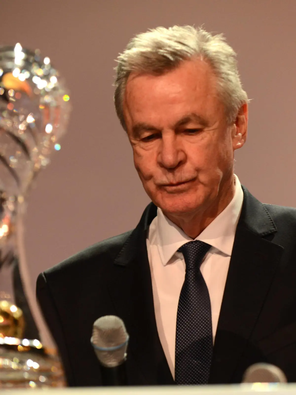 09.03.2016 Frankfurt am Main, Palais Frankfurt, DFB Abschlussveranstaltung des Fußball-Lehrer-Lehrgangs 2015/2016 und und Verleihung des Trainerpreises des deutschen Fußballs 2015 ausgezeichnet für sein Lebenswerk Ottmar Hitzfeld

09 03 2016 Frankfurt at Main Palais Frankfurt DFB Final event the Football Teacher Course 2015 2016 and and award Ceremony the  the German Football 2015 excellent for be Life\u0026#39;s work Ottmar Hitzfeld