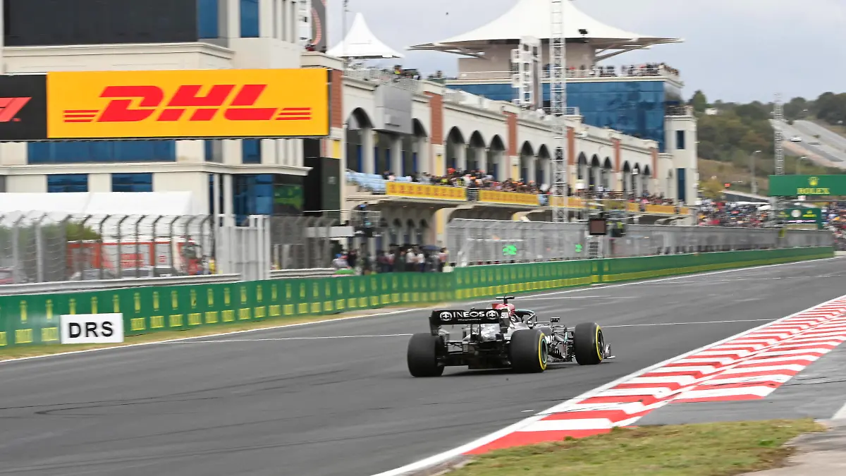 Formula 1 2021: Turkish GP ISTANBUL PARK, TURKEY - OCTOBER 09: Sir Lewis Hamilton, Mercedes W12 during the Turkish GP at Istanbul Park on Saturday October 09, 2021, Turkey. Photo by Mark Sutton / Sutton Images Images PUBLICATIONxINxGERxSUIxAUTxHUNxONLY GP2116_123531_MS29851 