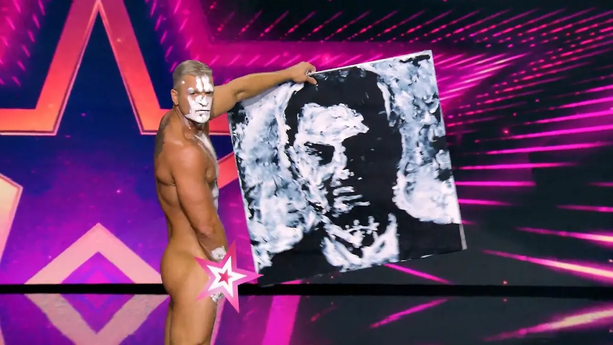Brent Ray Fraser malt Michalsky mit seinem besten Stück Irrer Auftritt bei "Das Supertalent" 2021