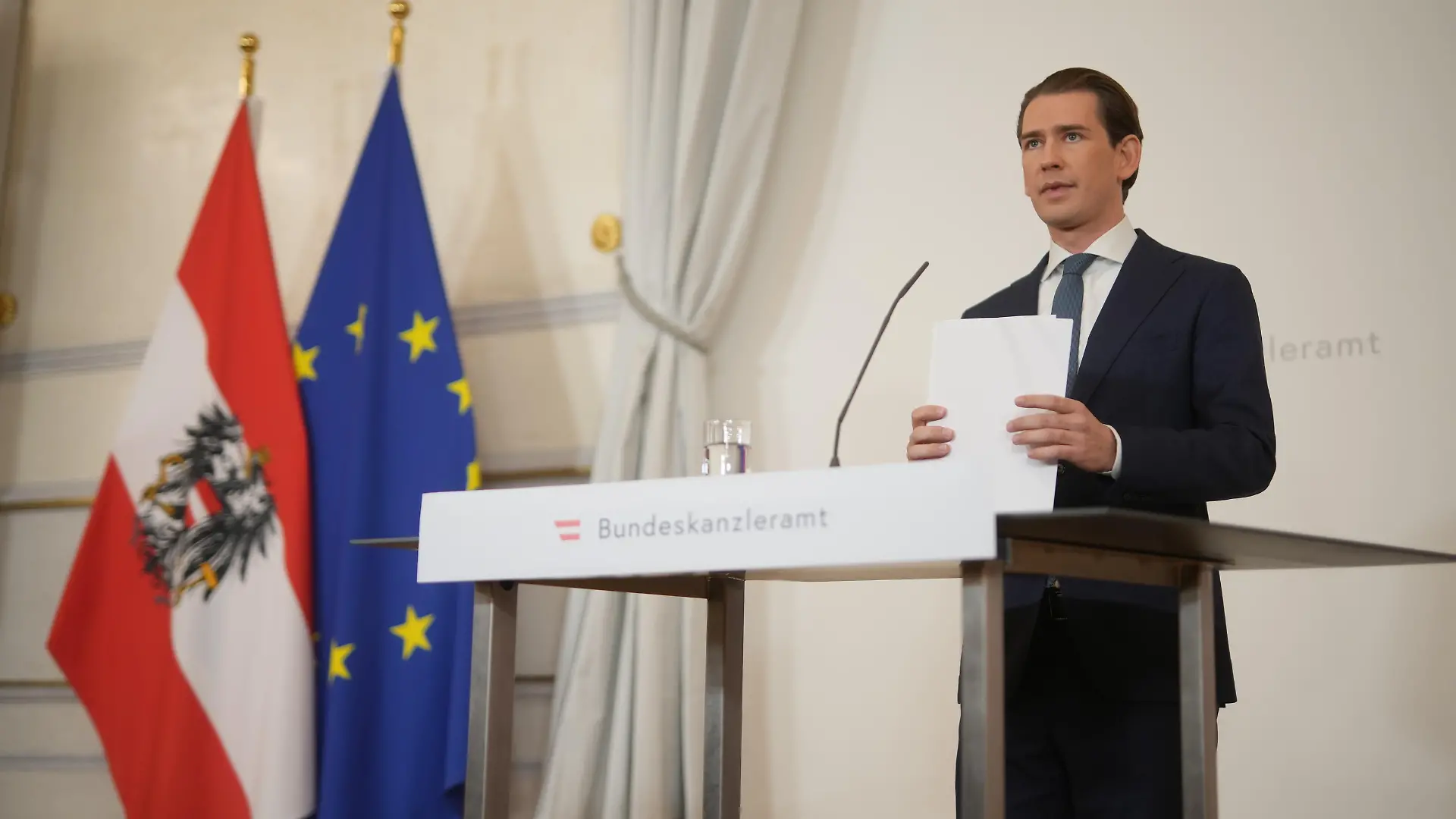 ABD0022_20211009 - WIEN - ÖSTERREICH: Bundeskanzler Sebastian Kurz (ÖVP) am Samstag, 09. Oktober 2021, anl. eines Statements im Bundeskanzleramt in Wien. - FOTO: APA/GEORG HOCHMUTH - 20211009_PD6746