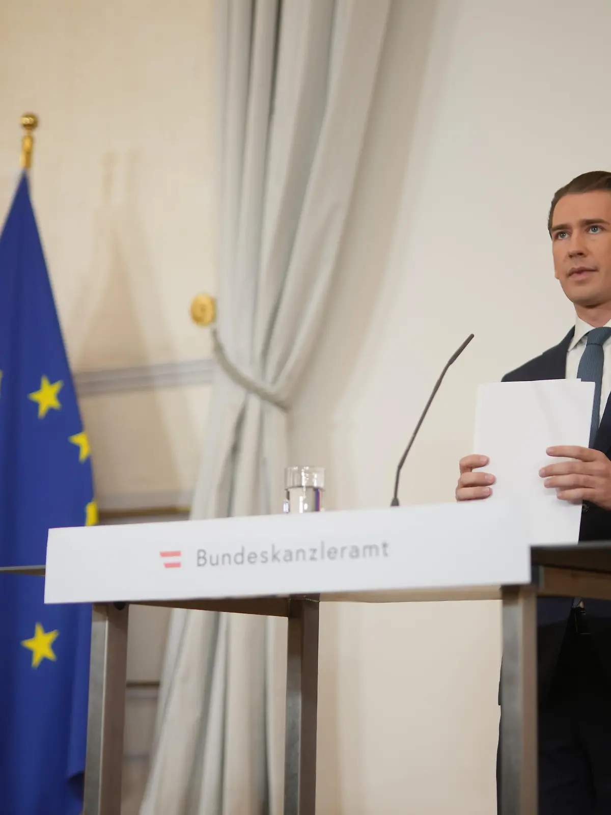 ABD0022_20211009 - WIEN - ÖSTERREICH: Bundeskanzler Sebastian Kurz (ÖVP) am Samstag, 09. Oktober 2021, anl. eines Statements im Bundeskanzleramt in Wien. - FOTO: APA/GEORG HOCHMUTH - 20211009_PD6746