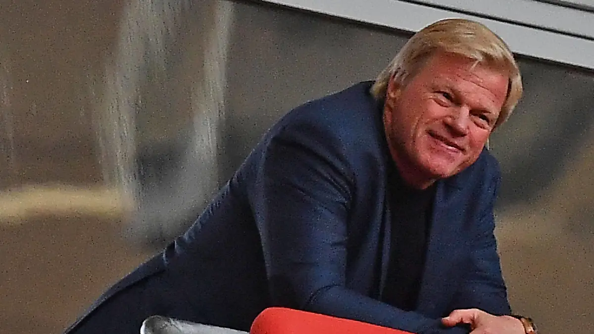 03.10.2021, xjhx, Fussball 1.Bundesliga, FC Bayern Muenchen - Eintracht Frankfurt emspor, v.l. Vorstandsvorsitzender Oliver Kahn FC Bayern Muenchen DFL/DFB REGULATIONS PROHIBIT ANY USE OF PHOTOGRAPHS as IMAGE SEQUENCES and/or QUASI-VIDEO Muenchen *** 03 10 2021, xjhx, Football 1 Bundesliga, FC Bayern Muenchen Eintracht Frankfurt emspor, v l CEO Oliver Kahn FC Bayern Muenchen DFL DFB REGULATES PROHIBIT ANY USE OF PHOTOGRAPHS as IMAGE SEQUENCES and or QUASI VIDEO Muenchen