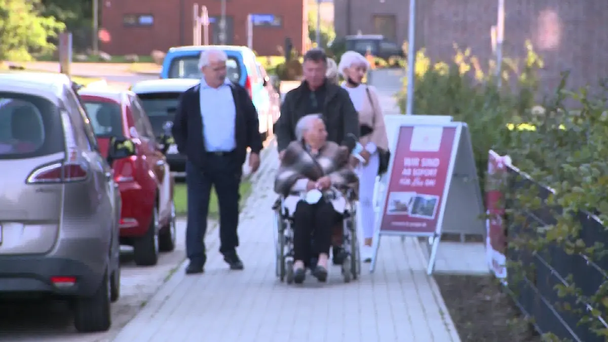 Sie wollen ab 01. November in ein anderes Pflegeheim ziehen.