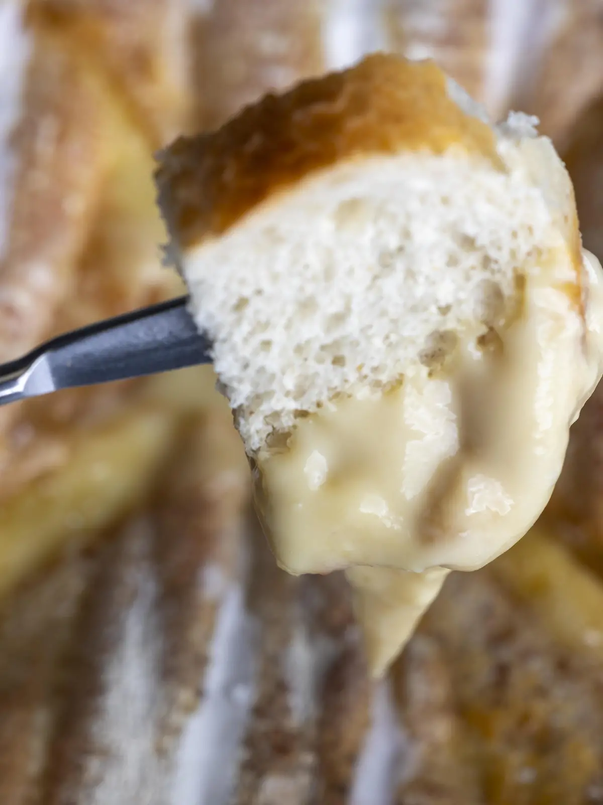 Schweizer Käsefondue mit Brot