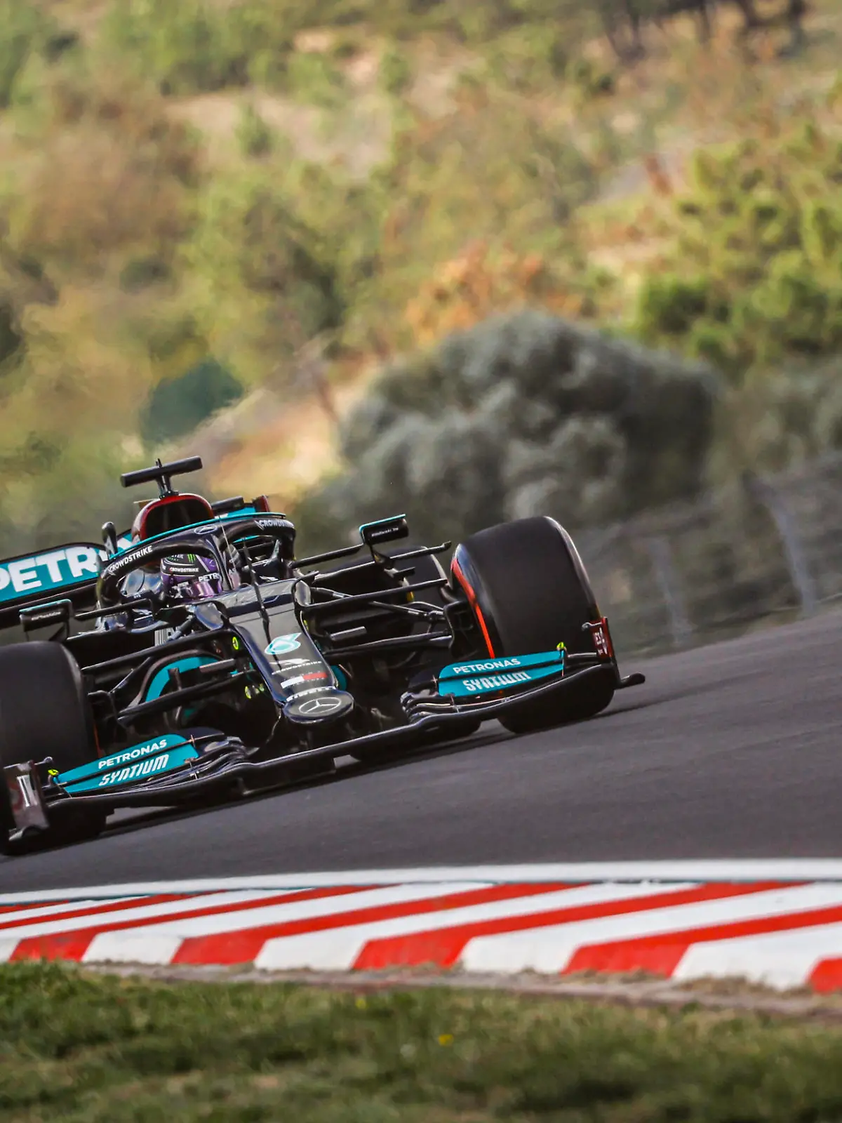  44 HAMILTON Lewis gbr, Mercedes AMG F1 GP W12 E Performance, action during the Formula 1 Rolex Turkish Grand Prix 2021, 16th round of the 2021 FIA Formula One World Championship, WM, Weltmeisterschaft from October 8 to 10, 2021 on the Istanbul Park, in Tuzla, Turkey - F1 - TURKISH GRAND PRIX 2021 DPPI/Panoramic PUBLICATIONxNOTxINxFRAxITAxBEL 00121033__F2_9707