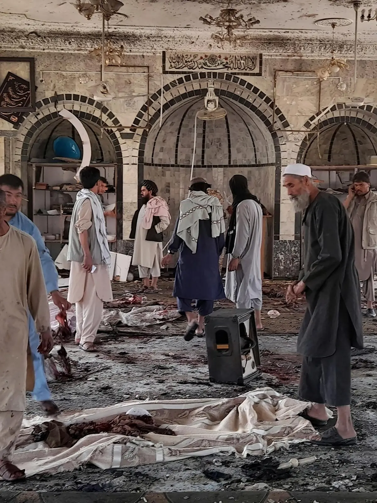Bei einem Anschlag auf eine Moschee in Afghanistan wurden mindestens 20 Menschen getötet.
