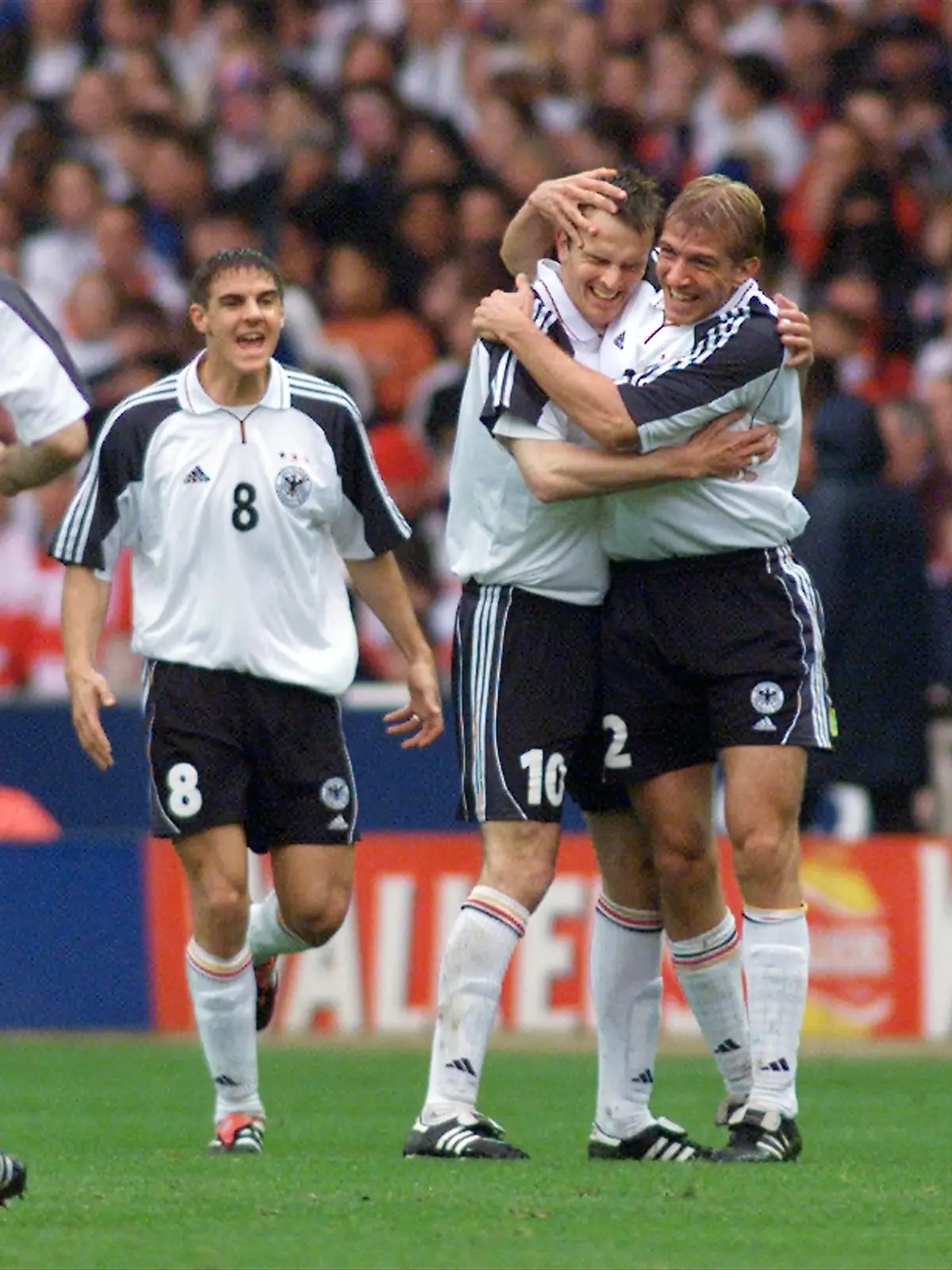 Bildnummer: 09768434  Datum: 07.10.2000  Copyright: imago/Pressefoto Baumann
 Länderspiel WM Qualifikation in London Wembley Stadion England - Deutschland 0 - 1 von links : Sebastian Deisler / Dietmar Hamann / Marko Rehmer ( Deutschland ) JUbel nach 0 : 1 ; Fußball Nationalmannschaft 2000 quadrat London Fussball Qualifikationsspiel England Deutschland Wembley Wembleystadion Fußball 

Image number 09768434 date 07 10 2000 Copyright imago  Baumann international match World Cup Qualification in London Wembley Stadium England Germany 0 1 from left Sebastian Deisler Dietmar Hamann Marko Rehmer Germany cheering After 0 1 Football national team 2000 Square London Football Qualification match England Germany Wembley Wembley Stadium Football  