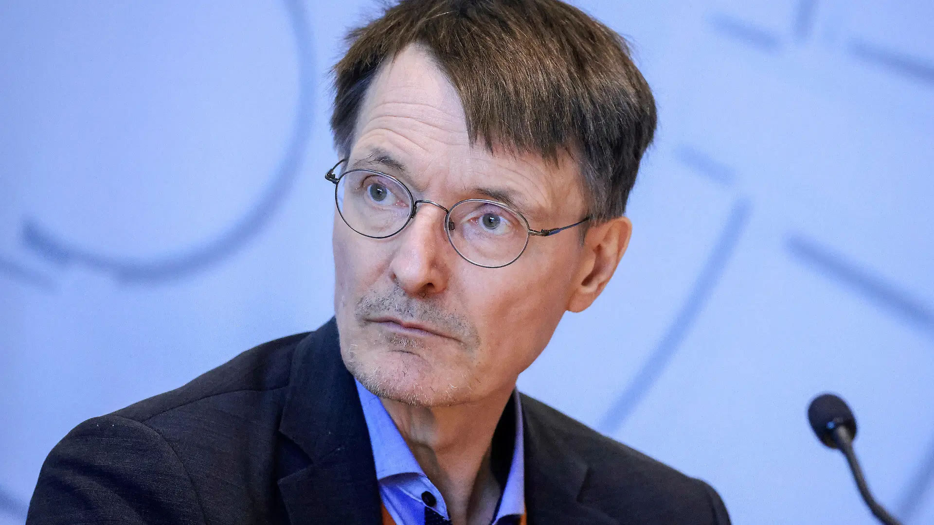 ARCHIV - 07.03.2023, Nordrhein-Westfalen, Düsseldorf: Karl Lauterbach (SPD), Bundesgesundheitsminister, spricht im Landtag in Nordrhein-Westfalen zu einer geplanten Reform bei Krankenhäusern. (zu "Blackout und Bürgerkrieg: Prozess um geplante Lauterbach-Entführung") Foto: Oliver Berg/dpa +++ dpa-Bildfunk +++