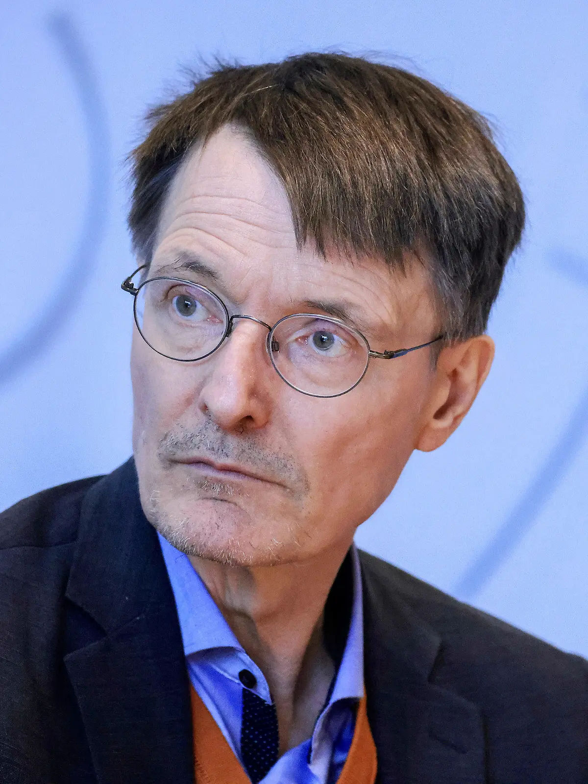 ARCHIV - 07.03.2023, Nordrhein-Westfalen, Düsseldorf: Karl Lauterbach (SPD), Bundesgesundheitsminister, spricht im Landtag in Nordrhein-Westfalen zu einer geplanten Reform bei Krankenhäusern. (zu "Blackout und Bürgerkrieg: Prozess um geplante Lauterbach-Entführung") Foto: Oliver Berg/dpa +++ dpa-Bildfunk +++