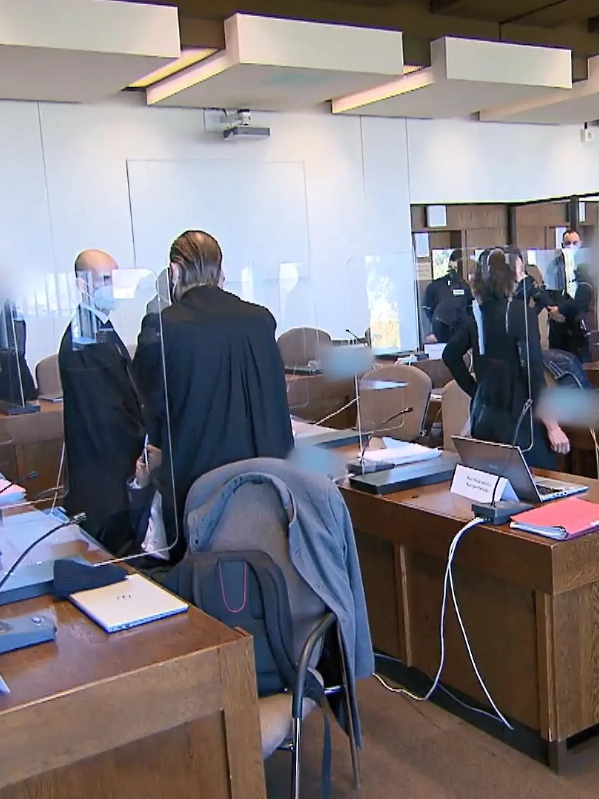 Bild zu: "Wegen Paketboten-Trick vor Gericht"