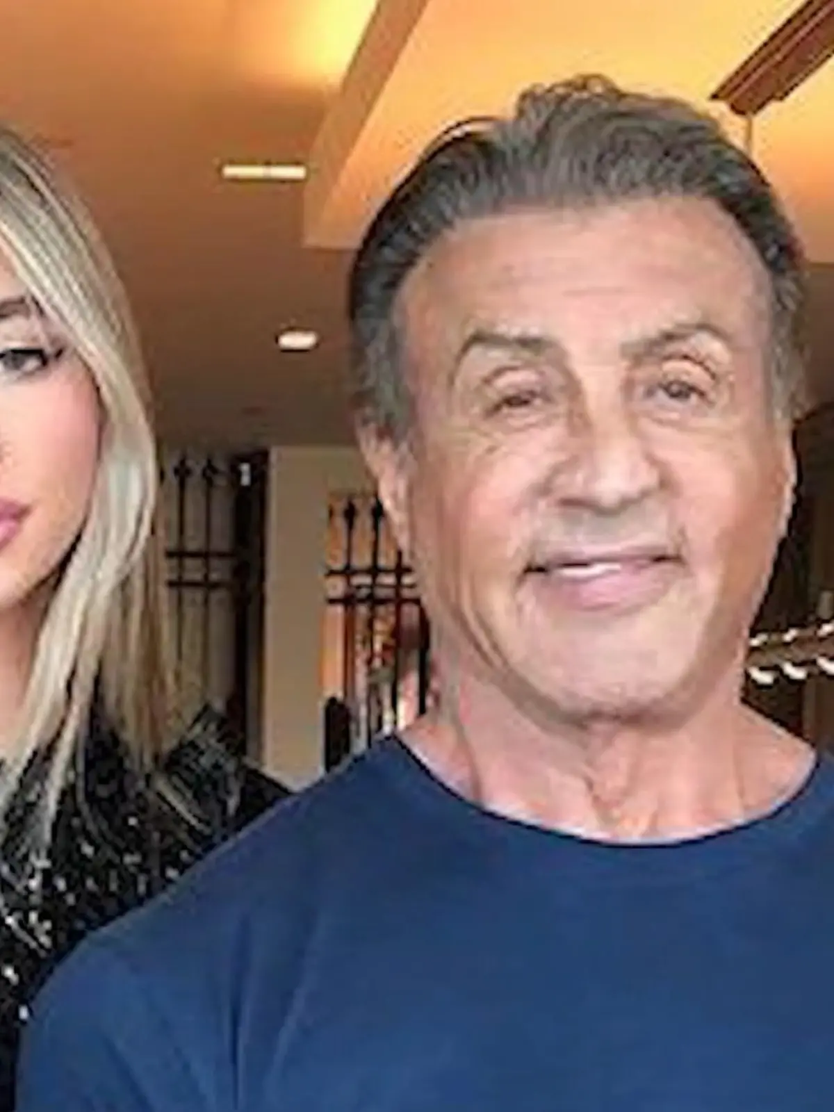 Bild zu: "Sylvester Stallone posiert mit seinen Model-Töchtern"